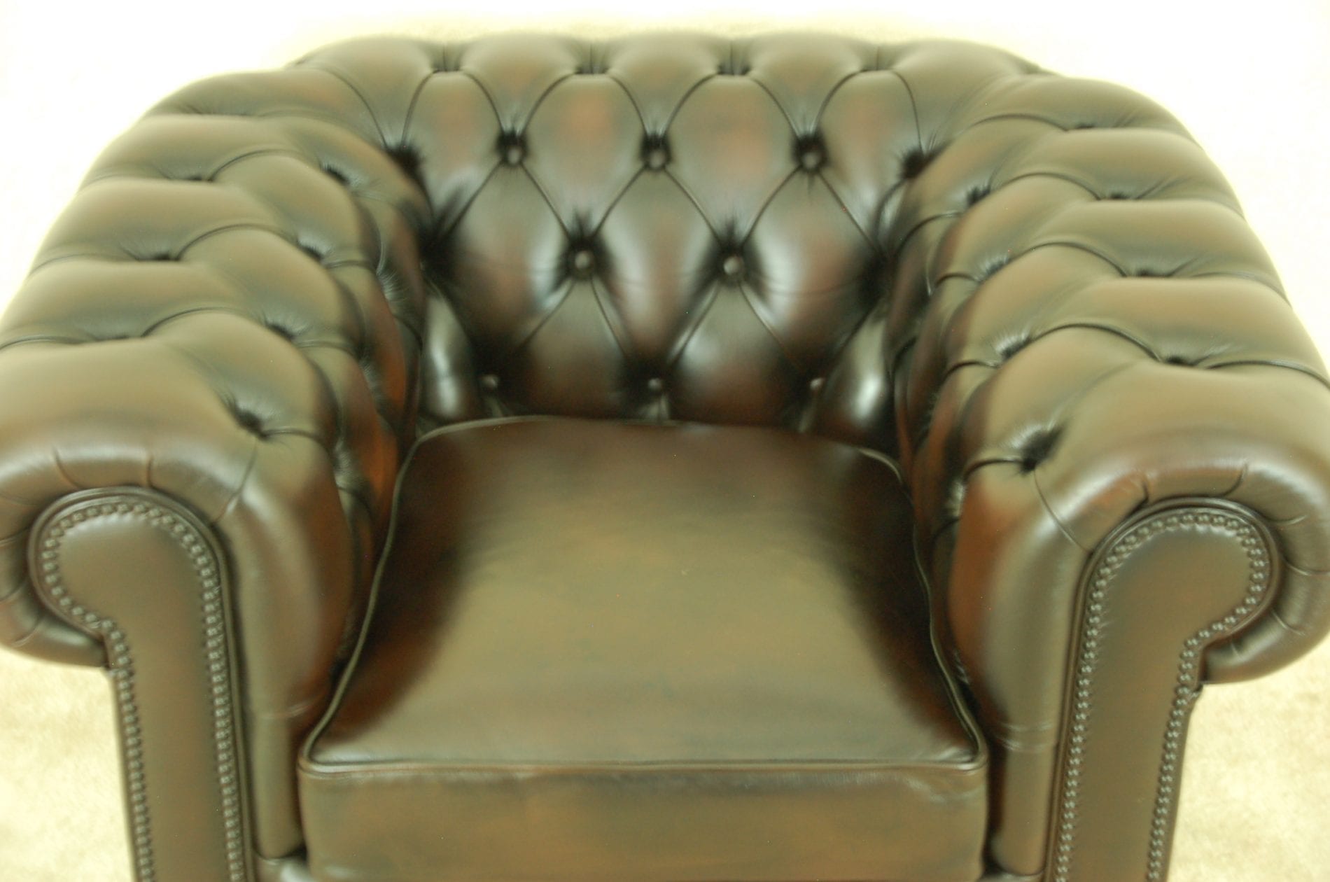 Lage chesterfield stoel verhuur model Delta Chesterfield