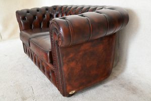 Full size en mid size chesterfield buckingham de luxe in antique dark rust