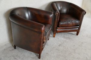 2 stuks club chairs in schapenleder donker bruin