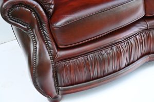 Hoog chesterfield model driezits bank gebruikt