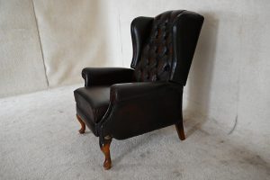 elegante kleine roestbruine chesterfield relaxfauteuil