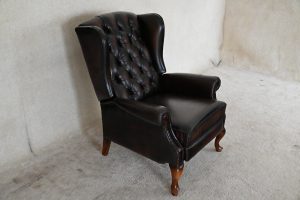 elegante kleine roestbruine chesterfield relaxfauteuil