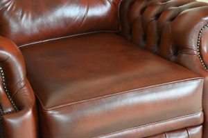 comfortabele hoge chesterfield oorfauteuil gebruikt