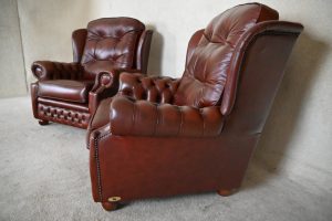 comfortabele hoge chesterfield oorfauteuil gebruikt