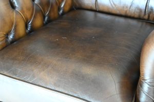 twee identieke gebruikte chesterfield oorfauteuils als combi te koop met garantie