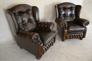 twee identieke gebruikte chesterfield oorfauteuils als combi te koop met garantie