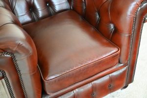 kleine gebruikte chesterfield low back chair stoel