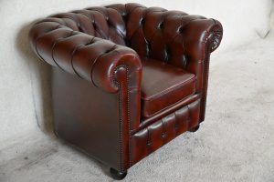 kleine gebruikte chesterfield low back chair stoel