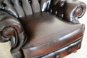 gebruikte chesterfield fauteuil met hoge rug