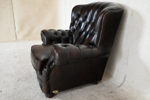 gebruikte chesterfield fauteuil met hoge rug