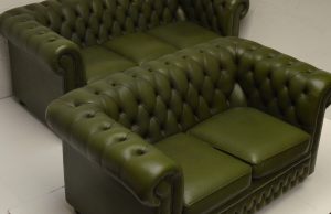 gebruikte chesterfield combi set van 2 groene banken