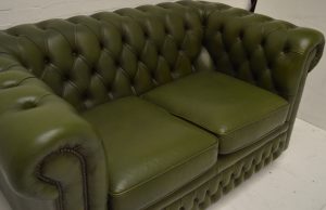 gebruikte chesterfield combi set van 2 groene banken