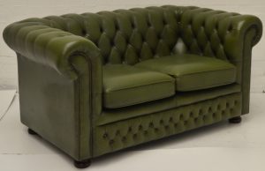 gebruikte chesterfield combi set van 2 groene banken