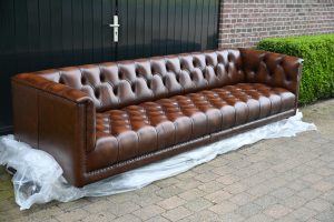 nieuwe eigentijdse chesterfield Burton met garantie en certificaat van echtheid