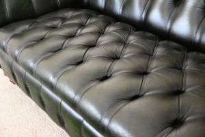 gebruikte chesterfield met geknoopte zitting