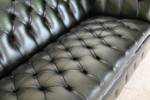 gebruikte chesterfield met geknoopte zitting