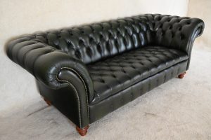 gebruikte chesterfield met geknoopte zitting