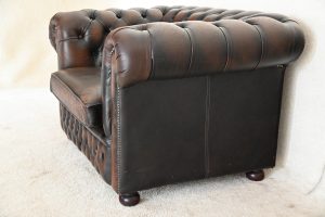 vintage gebruikte chesterfield low back chair met beperkte garantie