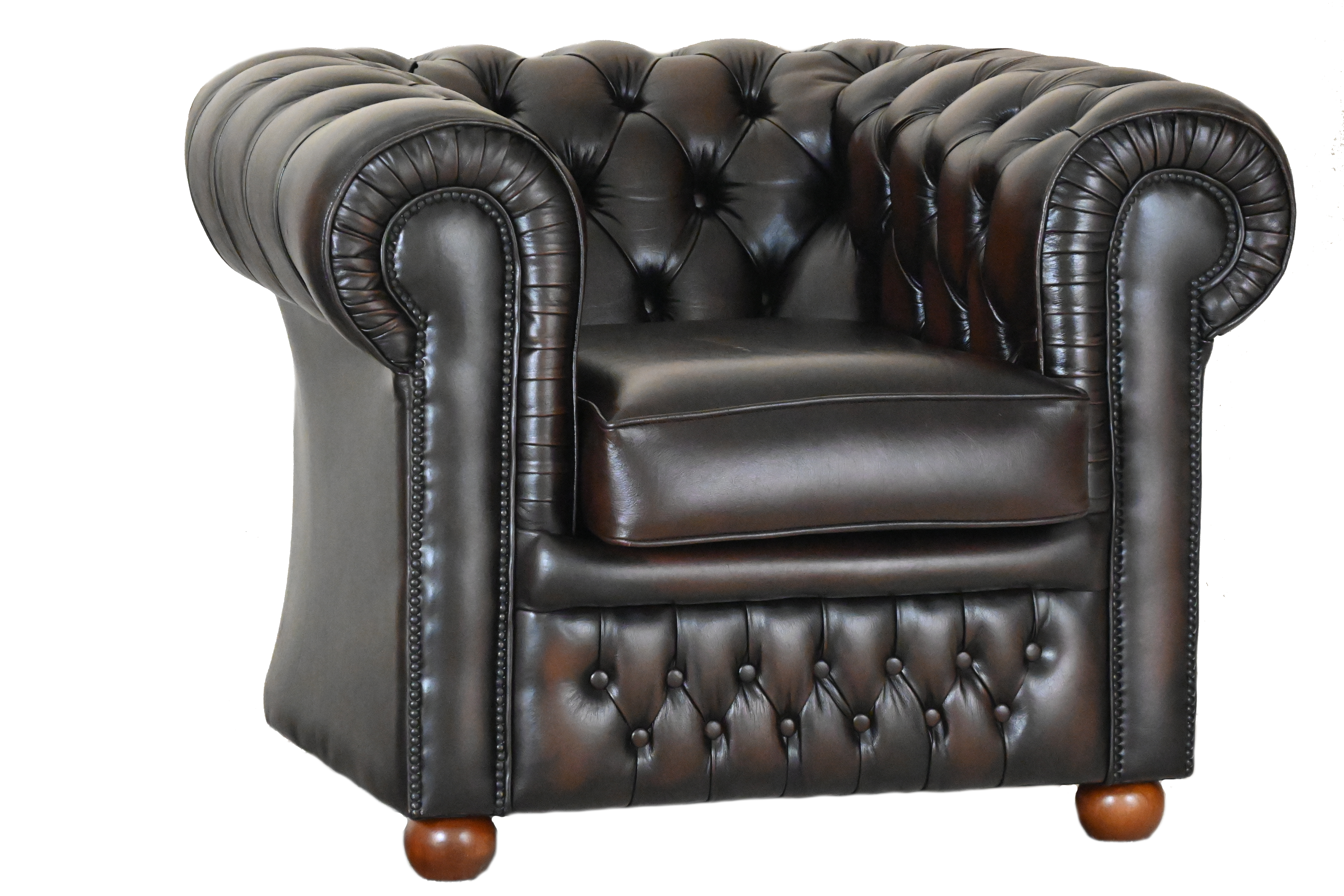 Verhuurde Chesterfield Low Back Chair, model Buckingham de Luxe, in topconditie. Nu in de actie. Inclusief certificaat van echtheid en garantie