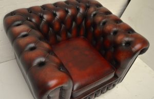 vintage chesterfield low back chair in Eindhoven