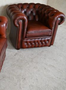 roestbruine gebruikte chesterfield low back chair