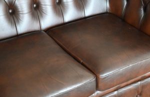 kleinere gebruikte chesterfield driezits bank