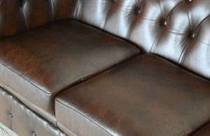 kleinere gebruikte chesterfield driezits bank