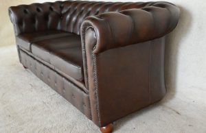 kleinere gebruikte chesterfield driezits bank