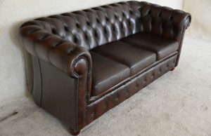 kleinere gebruikte chesterfield driezits bank