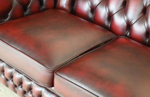 Mooie 3-zits Chesterfield bank #14211 in Antique Burgundy. Gebruikt maar in uitstekende staat. Inclusief occasion garantie