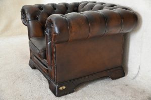 Lowback Chesterfield fauteuil gebruikt 203860