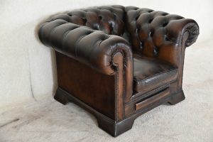 Lowback Chesterfield fauteuil gebruikt 203860