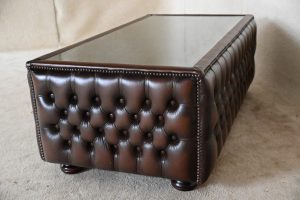 Chesterfield salontafel met glasplaat in Antique Bruin-245082