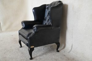 Chesterfield oorfauteuil Flatwing in diepblauw