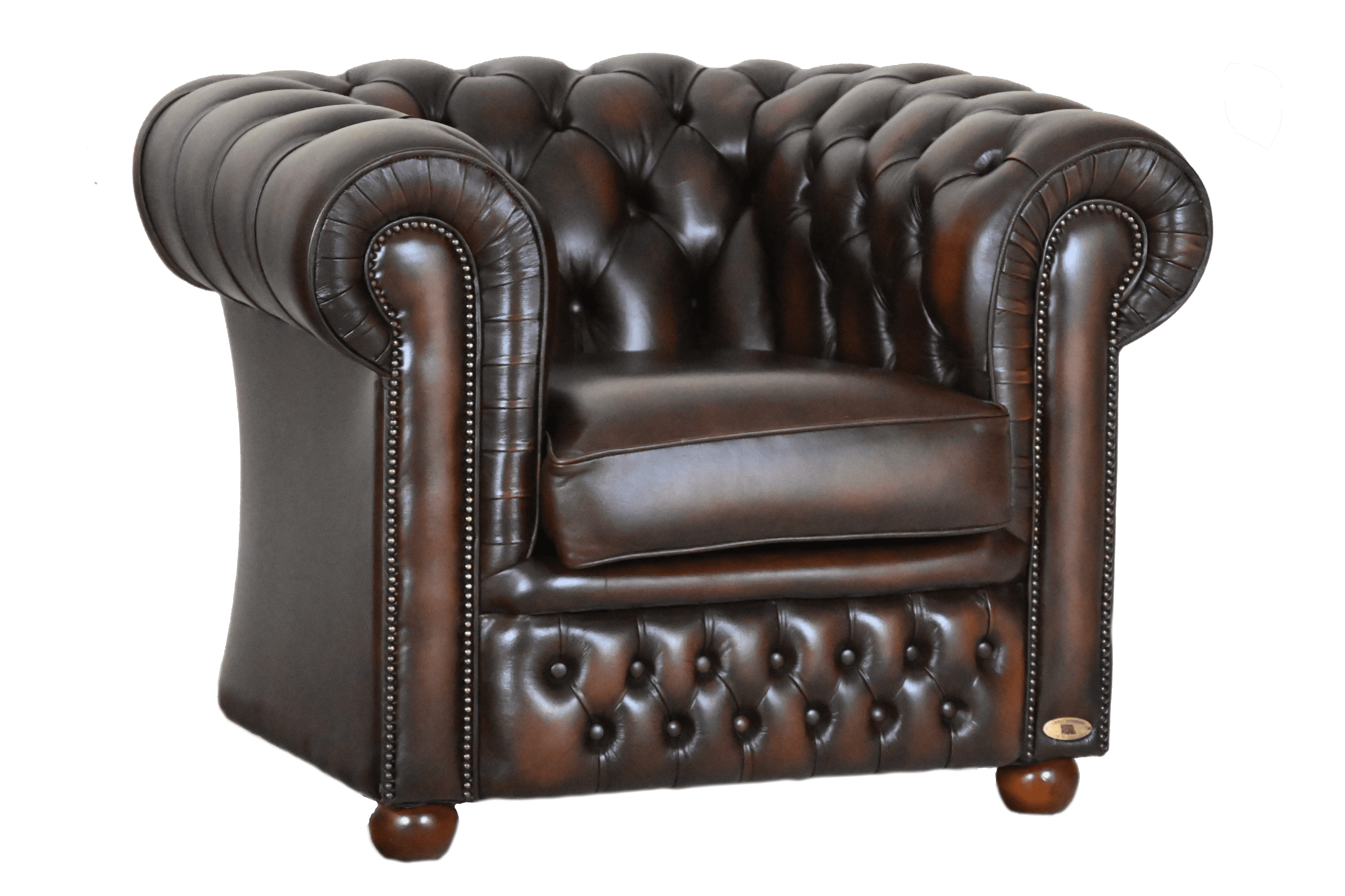 Profiteer! Een Buckingham de Luxe Chesterfield Lowback Chair ant. Brown uit onze verhuurcollectie. Beschikbaar voor slechts €1195, inclusief BTW en garantie.