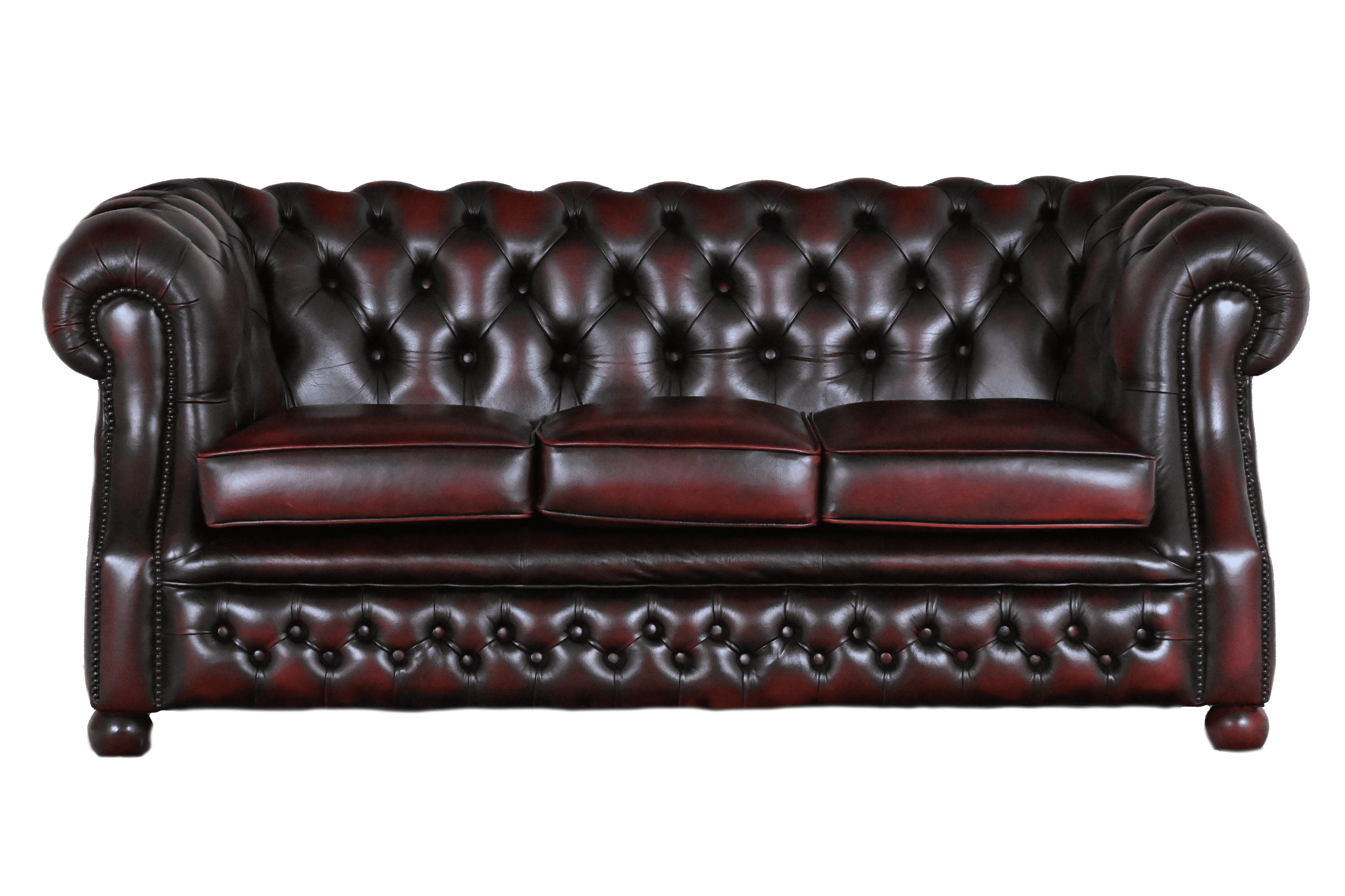 Ontdek de elegantie van deze unieke Engelse Chesterfield 3-zitsbank met carved arms. Volledig nagekeken in onze werkplaats.#234902