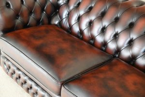 Curved Back Chesterfield 3-zits