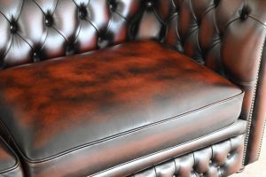 Curved Back Chesterfield 3-zits