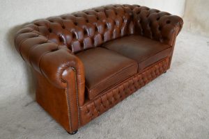 Ontdek deze prachtige Chesterfield 2½-zits bank in vintage leer. #245042