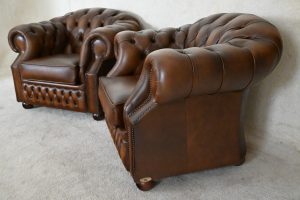 Ontdek de elegante Windsor Chesterfield met een geveerde rug en medium zitcomfort. Tweedehands in topkwaliteit 245044 of 45