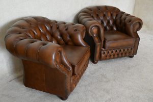 Ontdek de elegante Windsor Chesterfield met een geveerde rug en medium zitcomfort. Tweedehands in topkwaliteit 245044 of 45