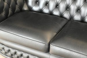 Highlander chesterfield 2½-zits bank in Shelly Black #245048