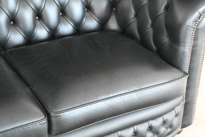 Highlander chesterfield 2½-zits bank in Shelly Black #245048