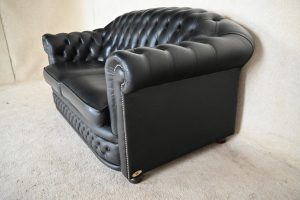 Highlander chesterfield 2½-zits bank in Shelly Black #245048