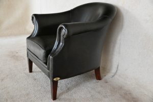 Ontdek de Tiffany tub fauteuil met een neutrale, ongeknoopte rugleuning en medium zitcomfort.#245074