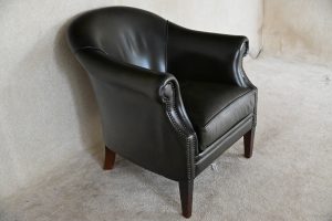 Ontdek de Tiffany tub fauteuil met een neutrale, ongeknoopte rugleuning en medium zitcomfort.#245074