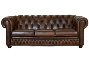 Comfort met deze gebruikte York 3-zits Chesterfield. Met zijn ronde, geknoopte hoeken en zachte kussens biedt deze bank een tijdloze, klassieke uitstraling