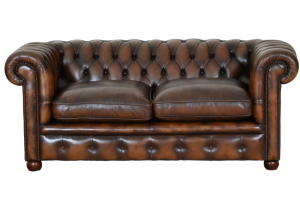 Ontdek de tijdloze charme van deze 2½-zits Engelse Chesterfield met zachte zitkussens en medium zitcomfort. Een duurzame investering in luxe en stijl.#245109