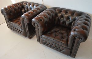 Tijdloze klasse deze luxe Chesterfield set buttoned seat. De ruime 3½-zits bank en twee bijpassende fauteuils met buttoned seat. Verfijnde elegantie.