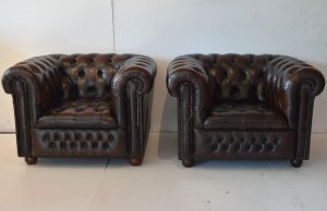 Tijdloze klasse deze luxe Chesterfield set buttoned seat. De ruime 3½-zits bank en twee bijpassende fauteuils met buttoned seat. Verfijnde elegantie.